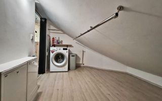 Locuință cochetă la mansardă, cu balcon și boxă de depozitare - Poză 8