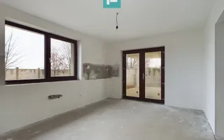 Vilă la sol cu open space și 3 dormitoare la alb - Poză 21