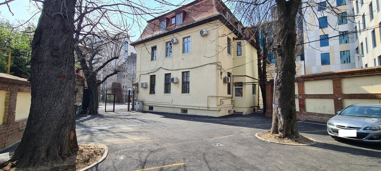 Bulevardul Dacia - Piata Romana | 4 Camere | 2 Bai | Parcare - Poză 2