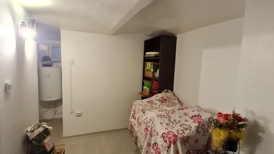 Apartament 2 camere,curte comuna/4 proprietari - Poză 10