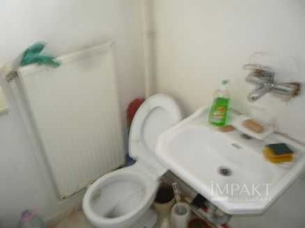 Casa cu trei camere  la curte de inchiriat. - Platinia - Poză 7