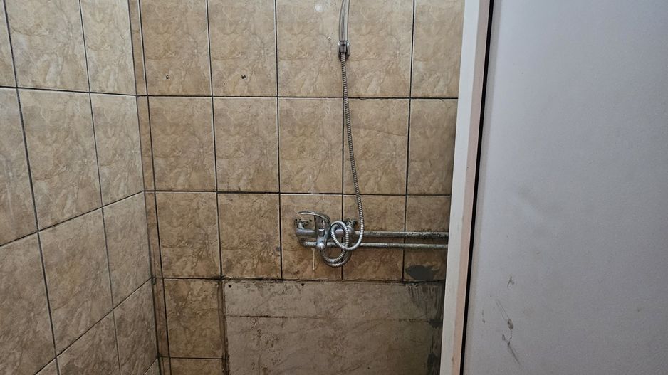 Spatiu comercial/camere cazare - 7 camere 135 mp Baicoi Prahova! - Poză 20