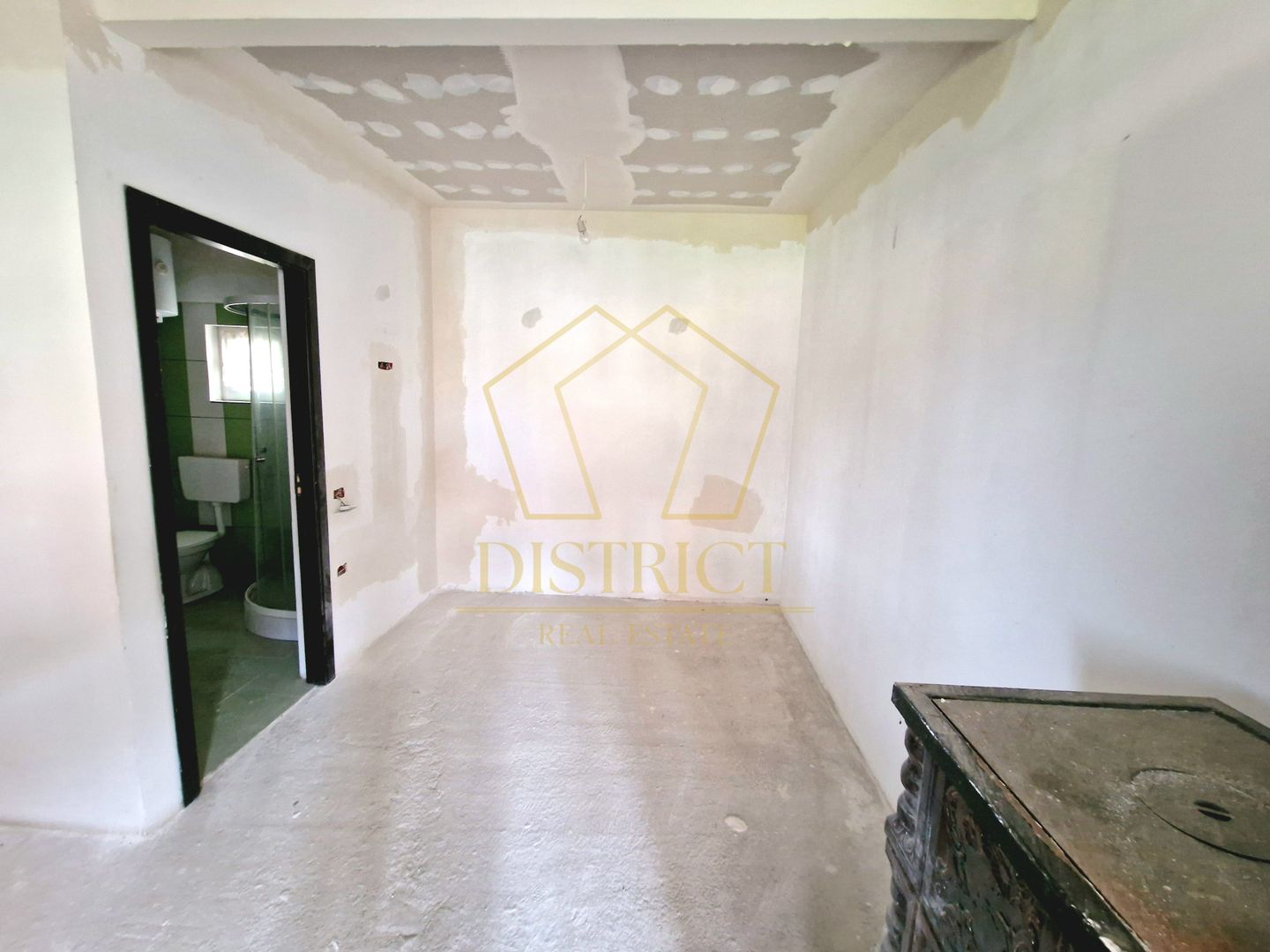 Casa individuala impartita in 2 apartamente | Ianova - Poză 16