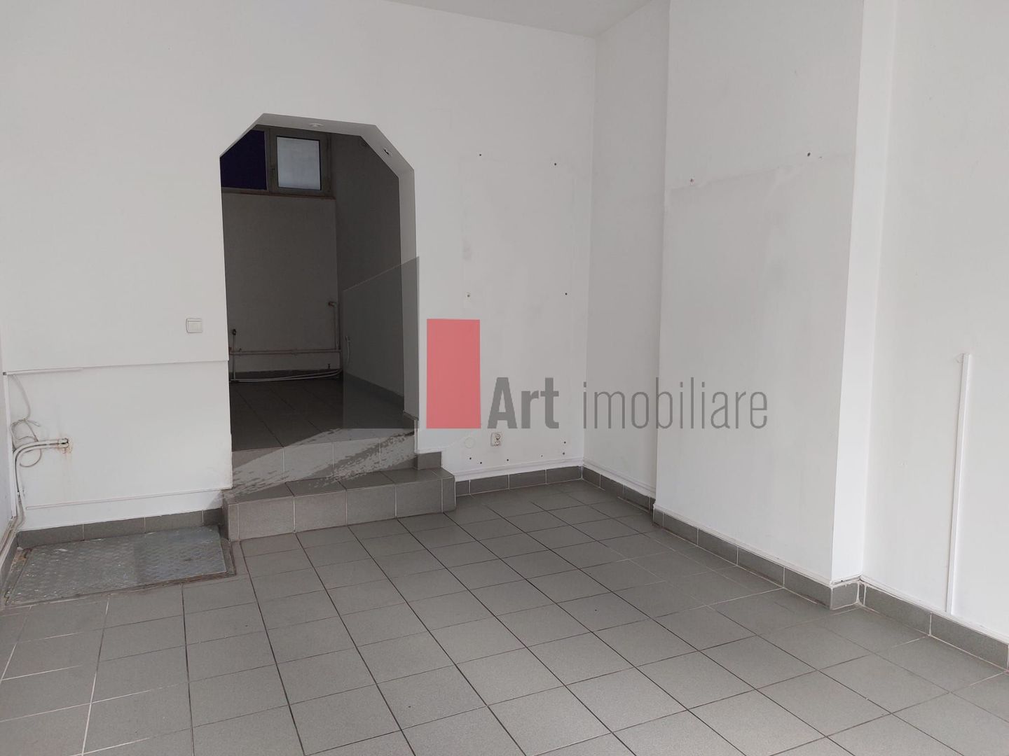 Spatiu Tineretului, stradal, vitrina, 42 mp - Poză 3