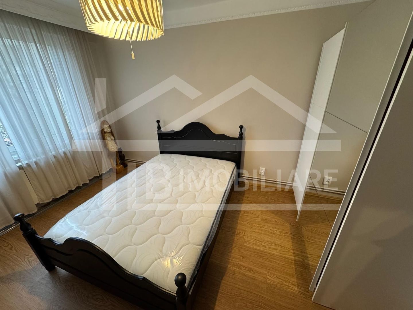 Apartament cu 3 camere, 85 mp, Zona Central - Poză 5