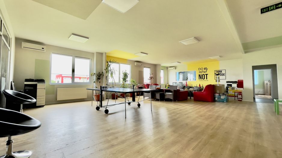 Clădire de birouri cu 12 parcări în incintă privată, UTA2, Arad - Poză 3