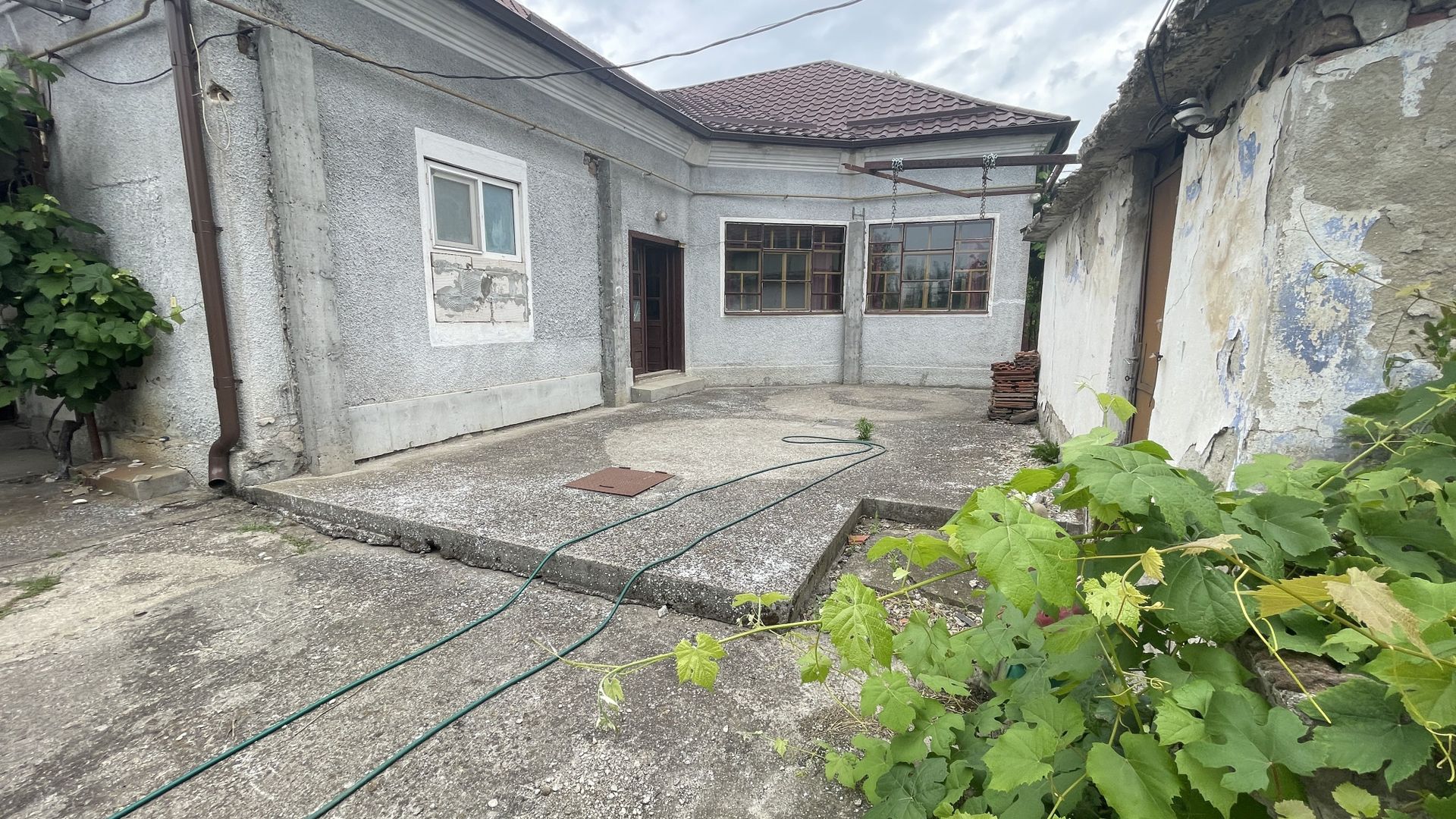Casa cu teren de 915 mp și front de 20 ml - Poză 4