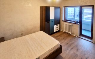 Apartament decomandat 3 camere de închiriat în Piața Bălcescu - Poză 9