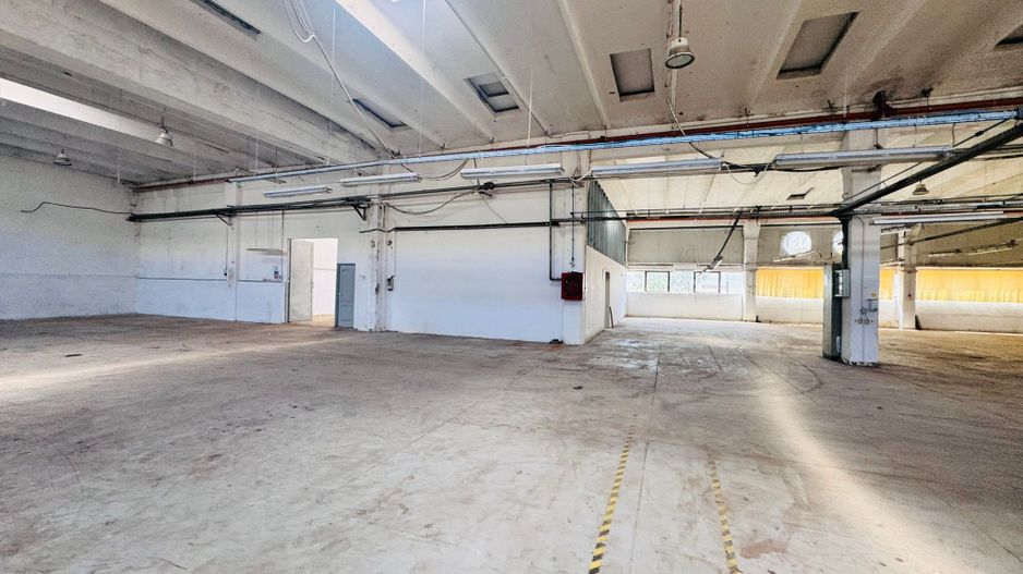Hala Comerciala, depozitar de închiriat confectii zona accesbili oras - Poză 3
