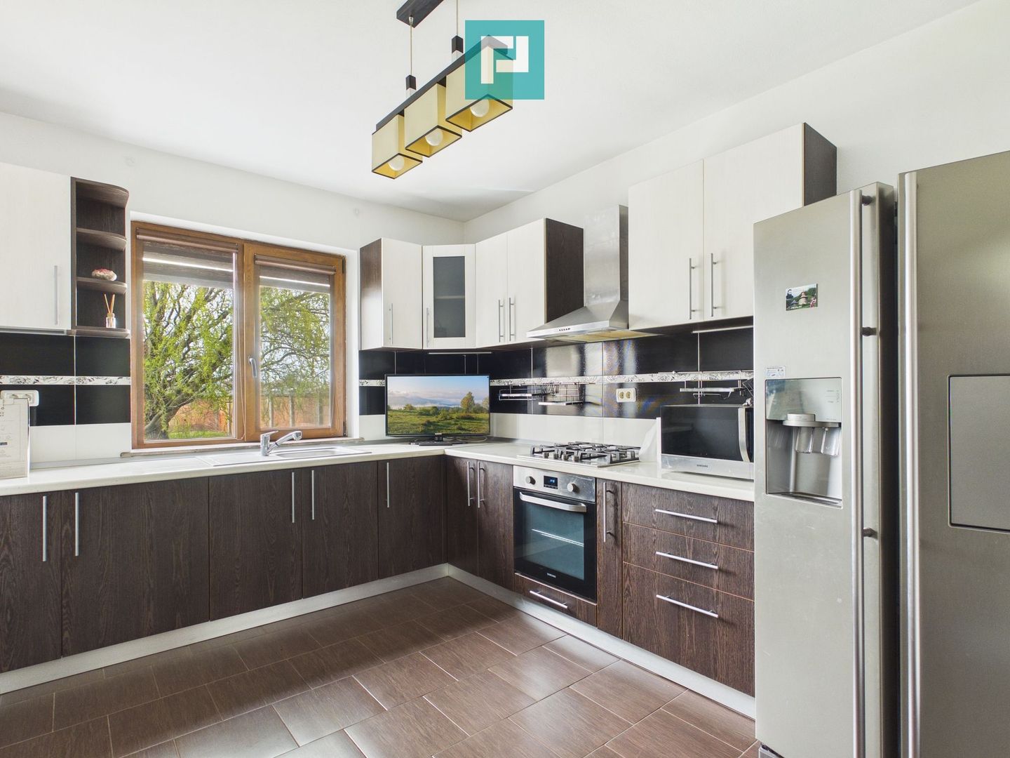 Casă spațioasă în Sântana - Poză 24