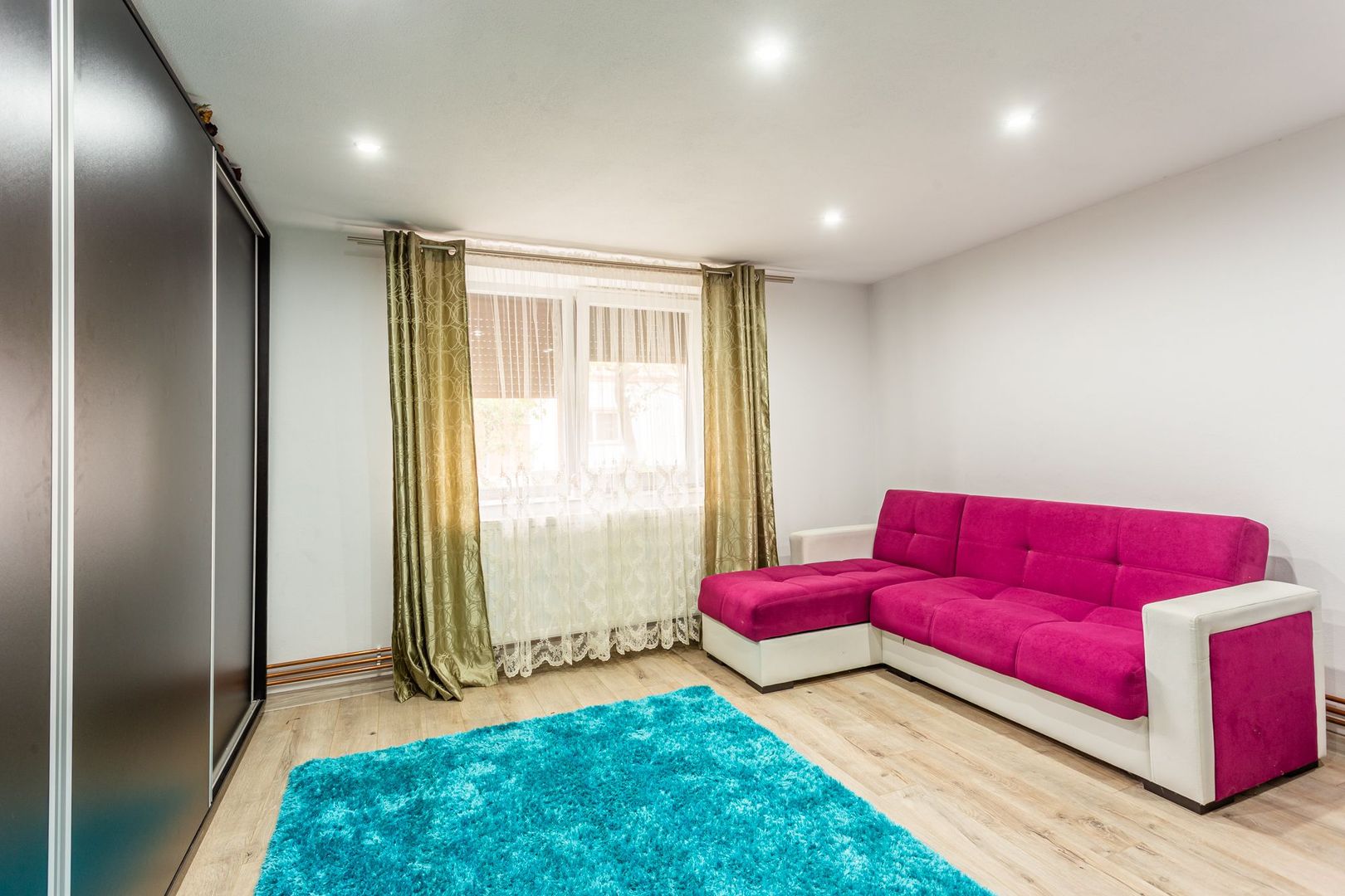 Casă individuală cu teren generos pe colț, în Gai - Poză 3