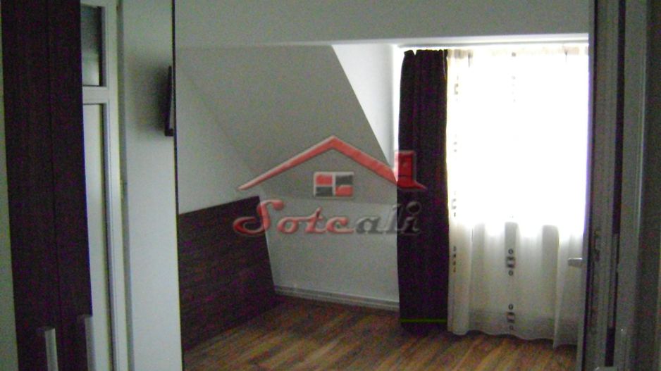 Pensiune de vanzare P+E Busteni - central - Poză 8