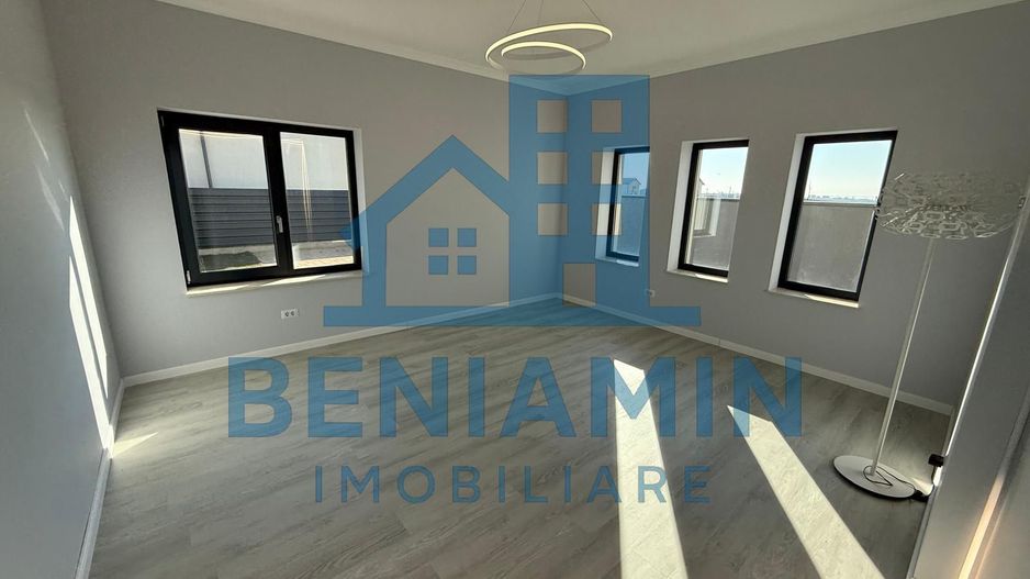 Casa Moderna-Damila-3 dormitoare-curte amenajata-La cheie-Asfalt - Poză 1