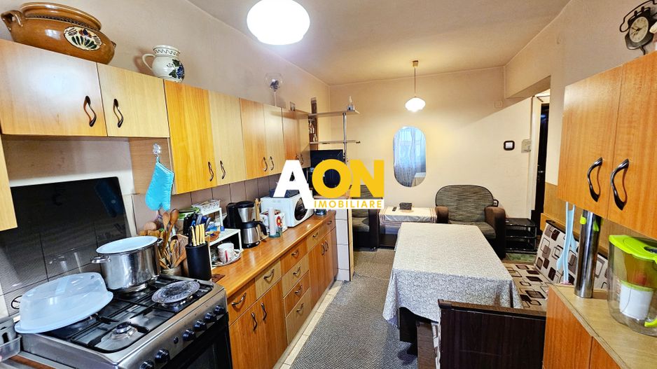 Apartament 3 camere, mobilat, utilat, etaj 2, Cetate - Poză 3