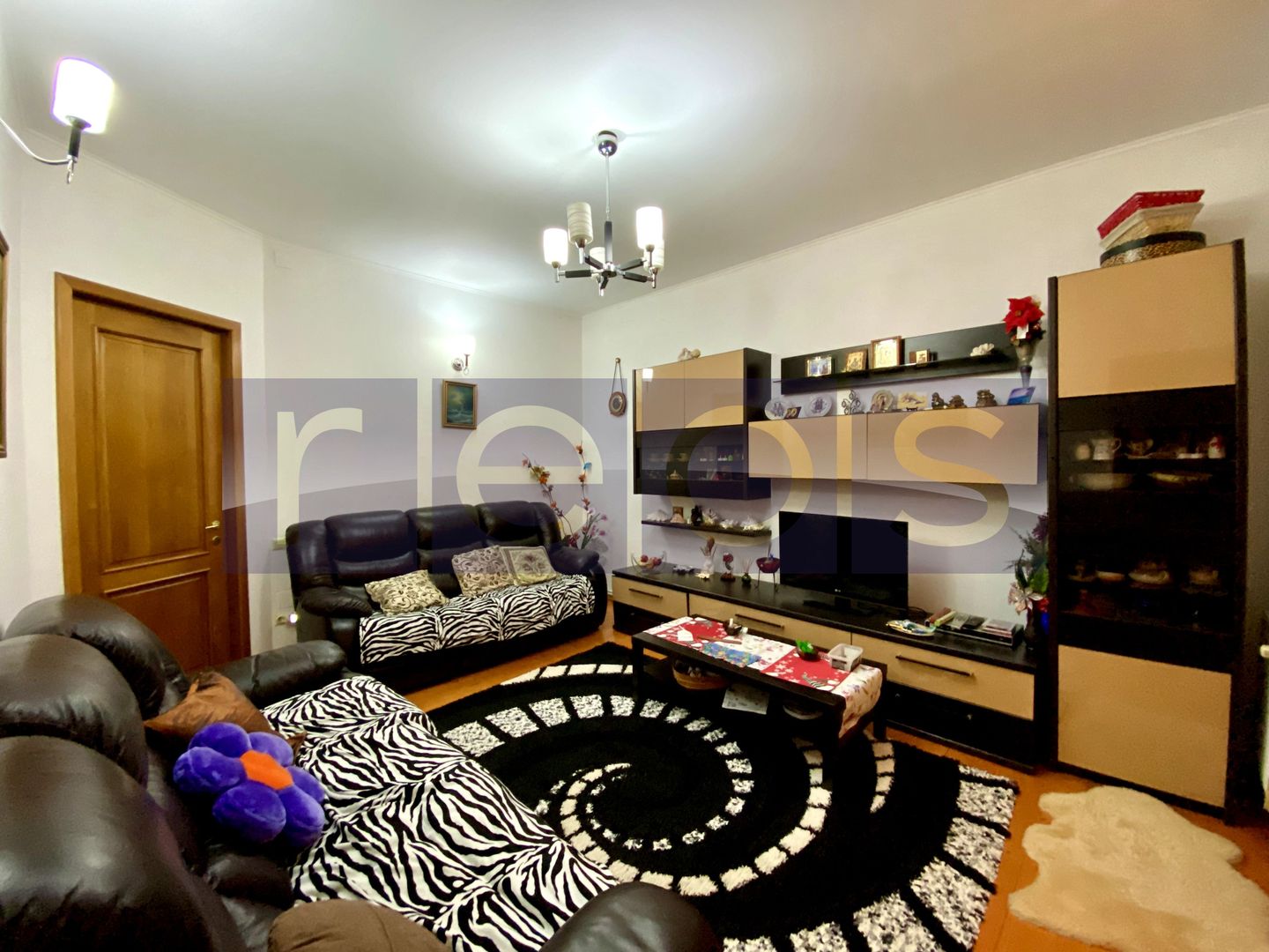 DE VANZARE 3 CAMERE 100 MP | BOXA 10 MP | SEBASTIAN | VULCAN CENTER - Poză 2