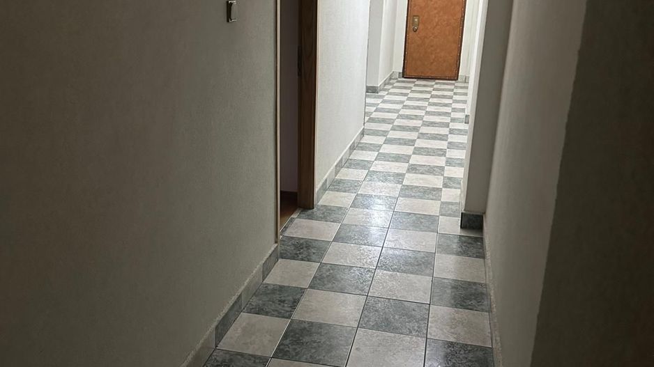 ageuropa.ro vinde apt. cu 4 cam. RENOVAT, 106mp, etaj 1 în zona SOARELUI. - Poză 12