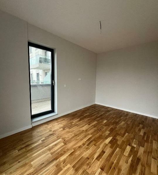 Apartament 2 camere, partial mobilat cu 2 garaje subterane - Poză 5
