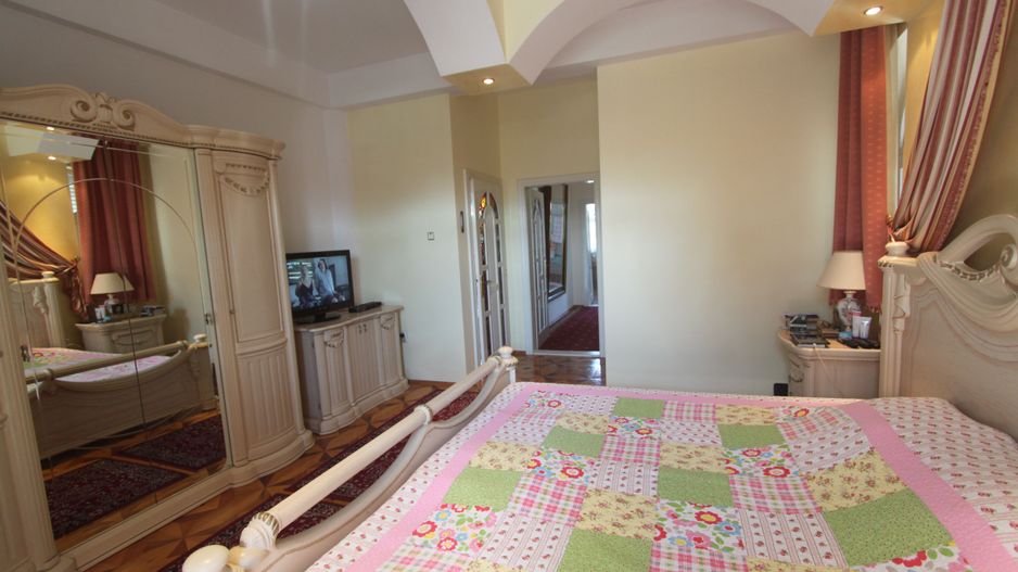 Casă / Vilă cu 8 camere de vânzare în zona Semicentral - Poză 49