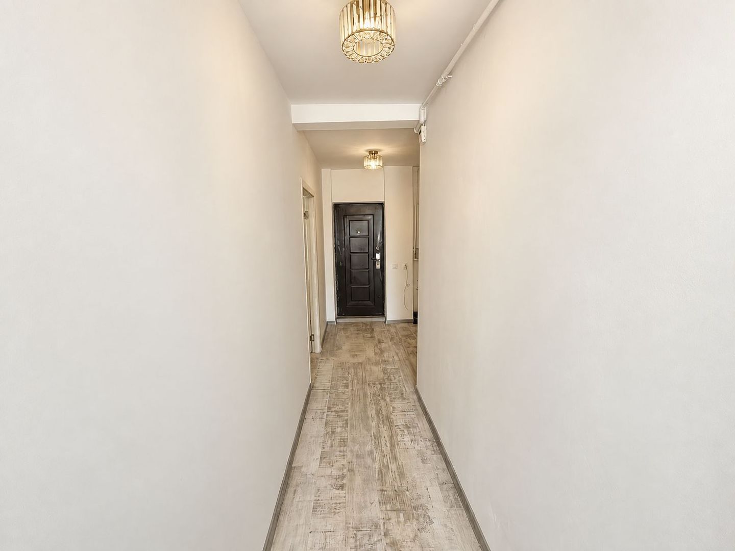 Apartament cu 3 camere și curte privată | Parcul central | Parcare - Poză 11