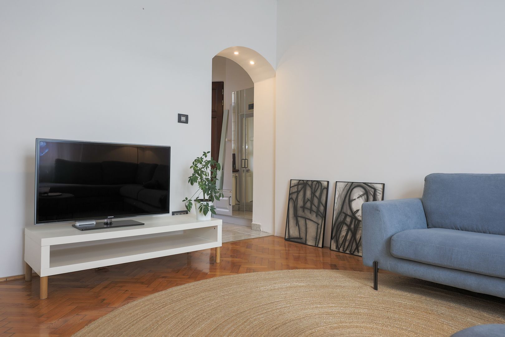 Apartament unic în Arad – Ultracentral, liniște, priveliște superbă - Poză 3
