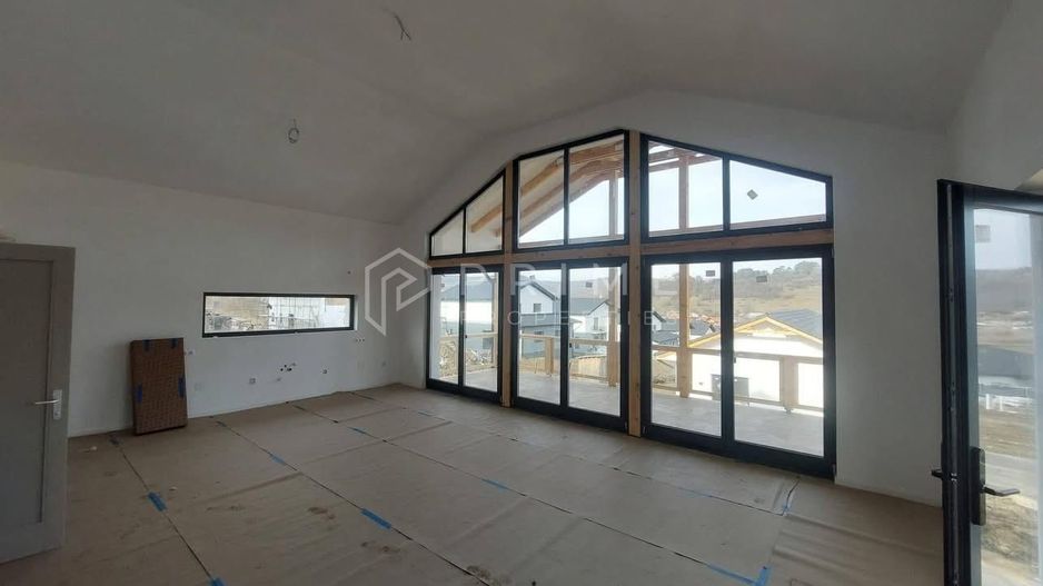 Vilă chalet modern cu perete panoramic de sticlă - Livezeni, Mureș - Poză 7