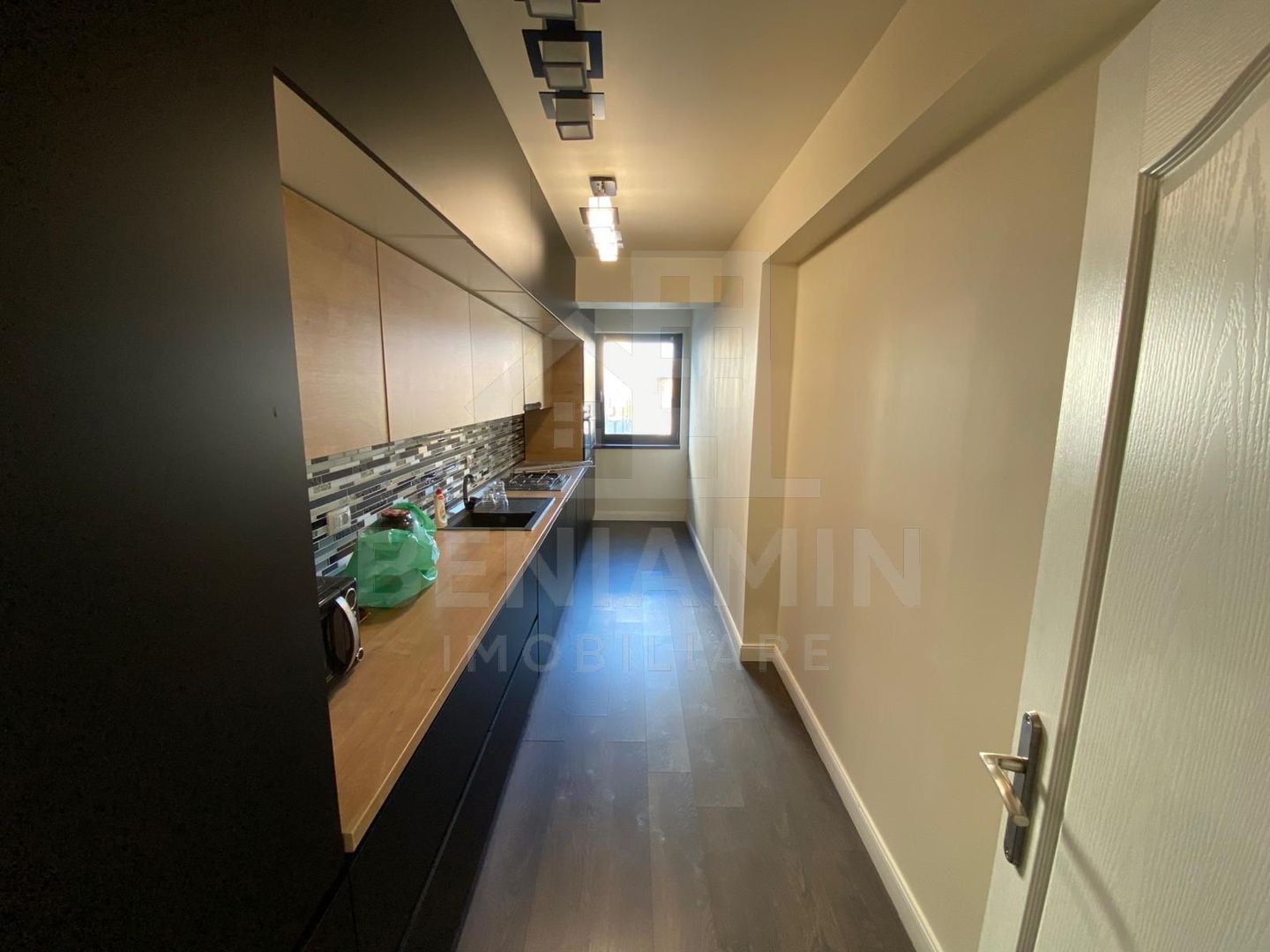 Apartament modern 3 camere-Zona Ciuperca-Loc de parcare-Disponibil - Poză 8
