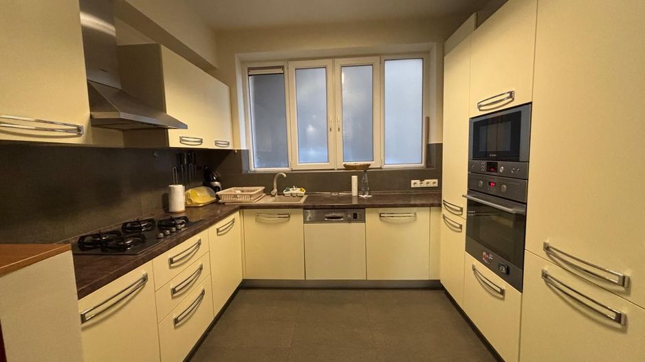 Apartament spatios si complet renovat - Poză 4