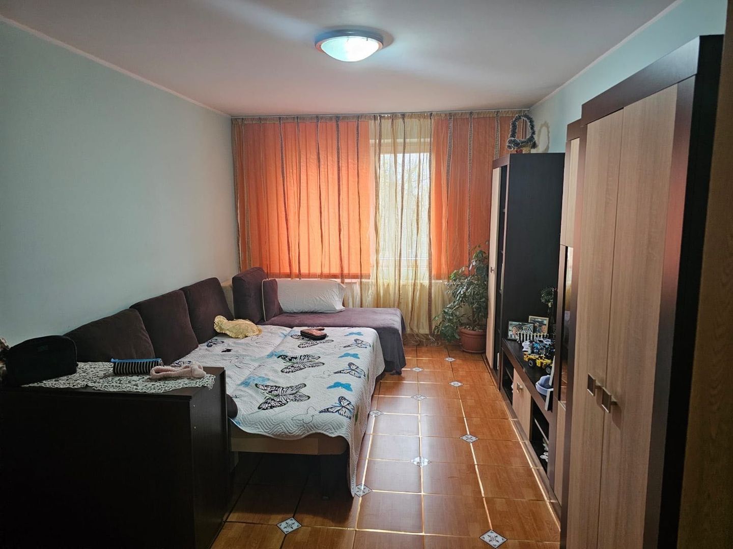 Vând apartament 3 camere - Poză 1