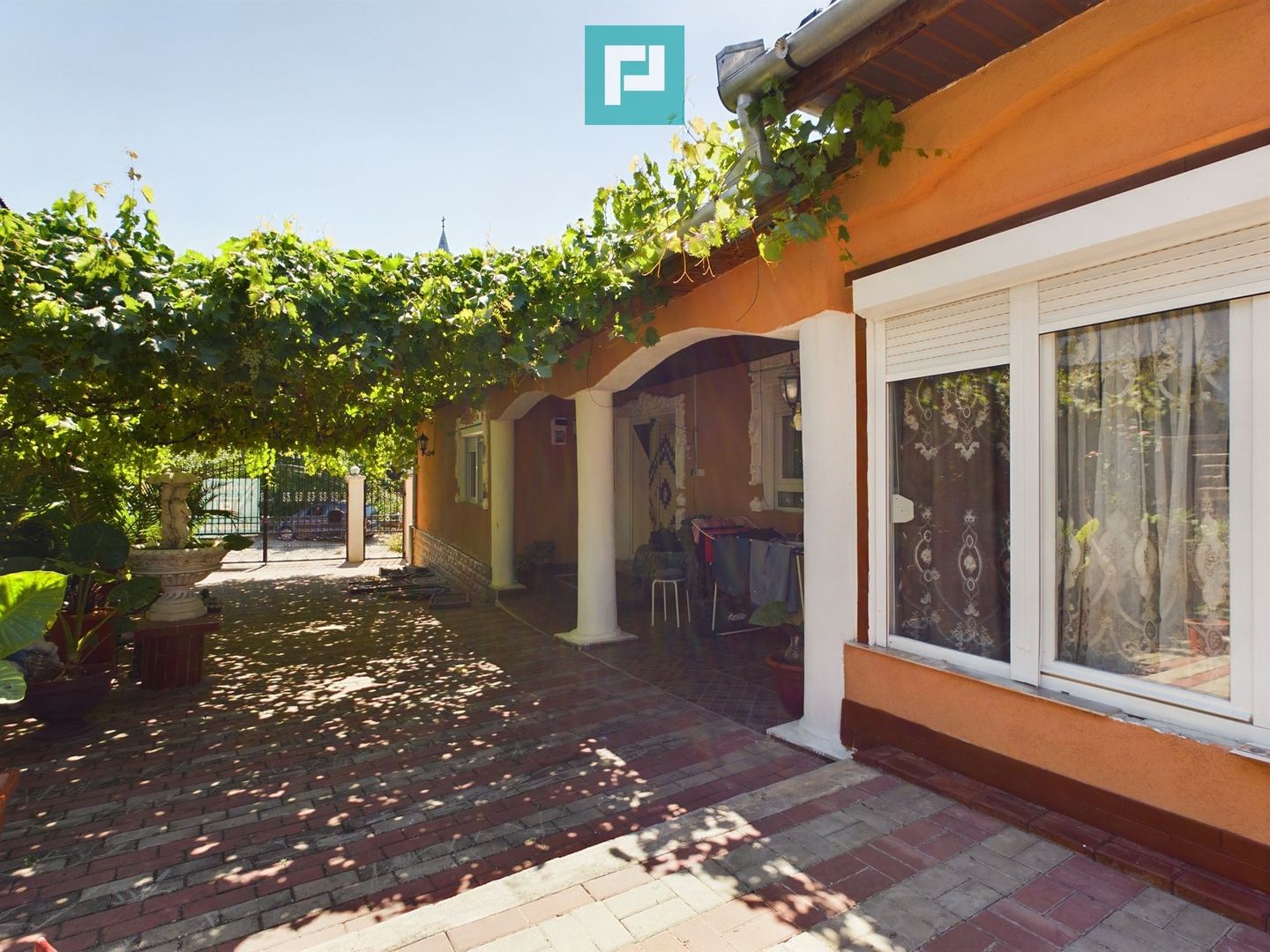 Casă stil conac pe drumul Cetății - Șiria - Poză 9