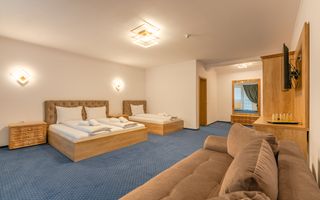 Pensiune Râșnov, 13 camere plus locuință proprietar, zonă Cetate - Poză 40