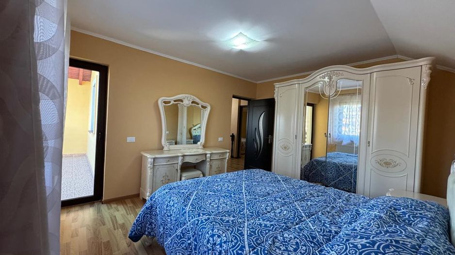 Rezidenta distincta, design arhitectural rafinat, priveliste minunata in Corunca - Poză 9
