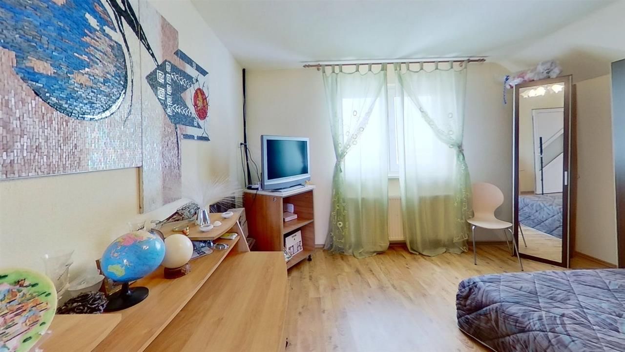 Proprietate pe 2 niveluri, curte individuala si garaj, cartier linistit, Rasnov. - Poză 29