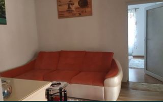 Casa semicentrala zona linistita - Poză 1