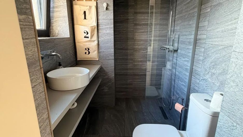 GARSONIERA MOBILATA MODERN, BUCATARIE INCHISA, BLOC REABILITAT, METROU - Poză 4