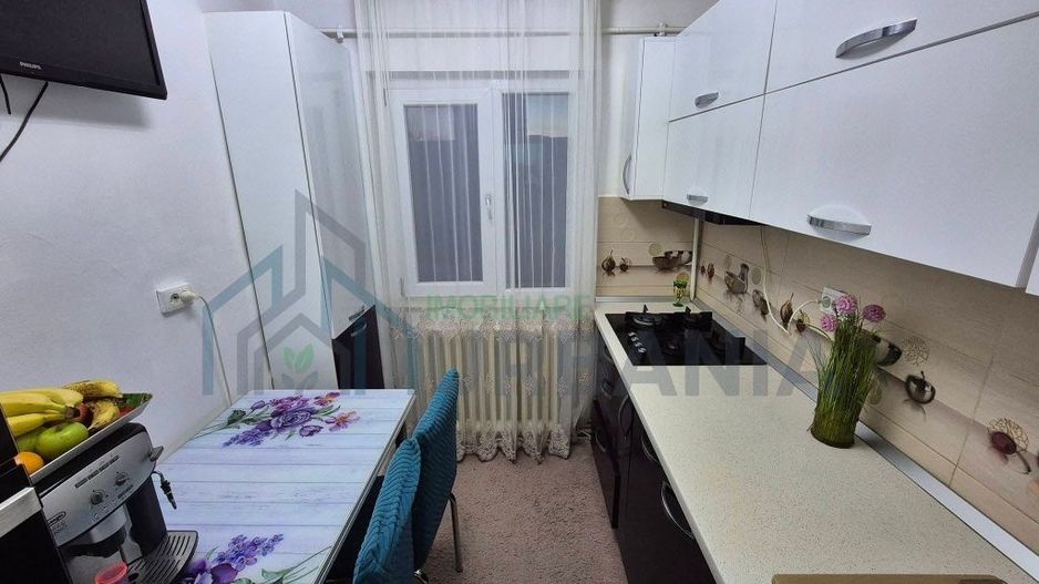 Apartament 3 camere, Podu Roș, modernizat și mobilat - Poză 2