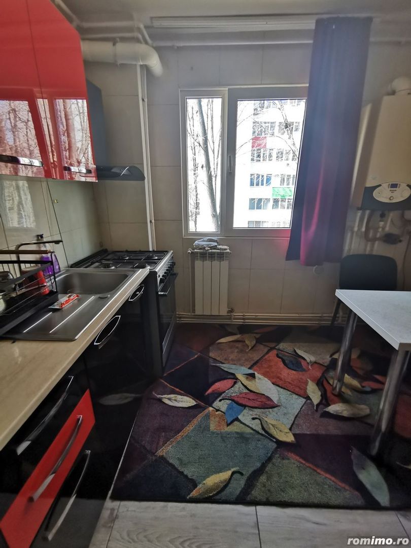 Proprietar , vand apartament , 4 camere cu centrala termica , boxa si loc parcare adp - Poză 2