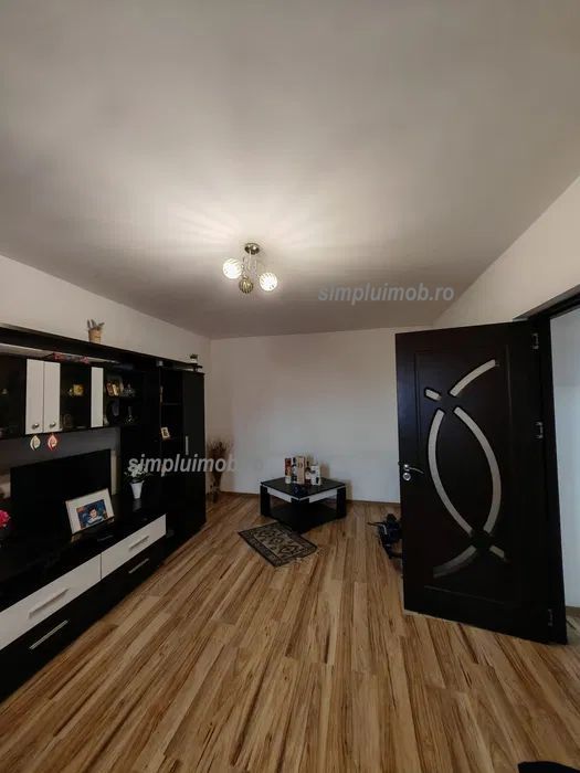 Decomandat spatios 2 camere Basarabia - Poză 1