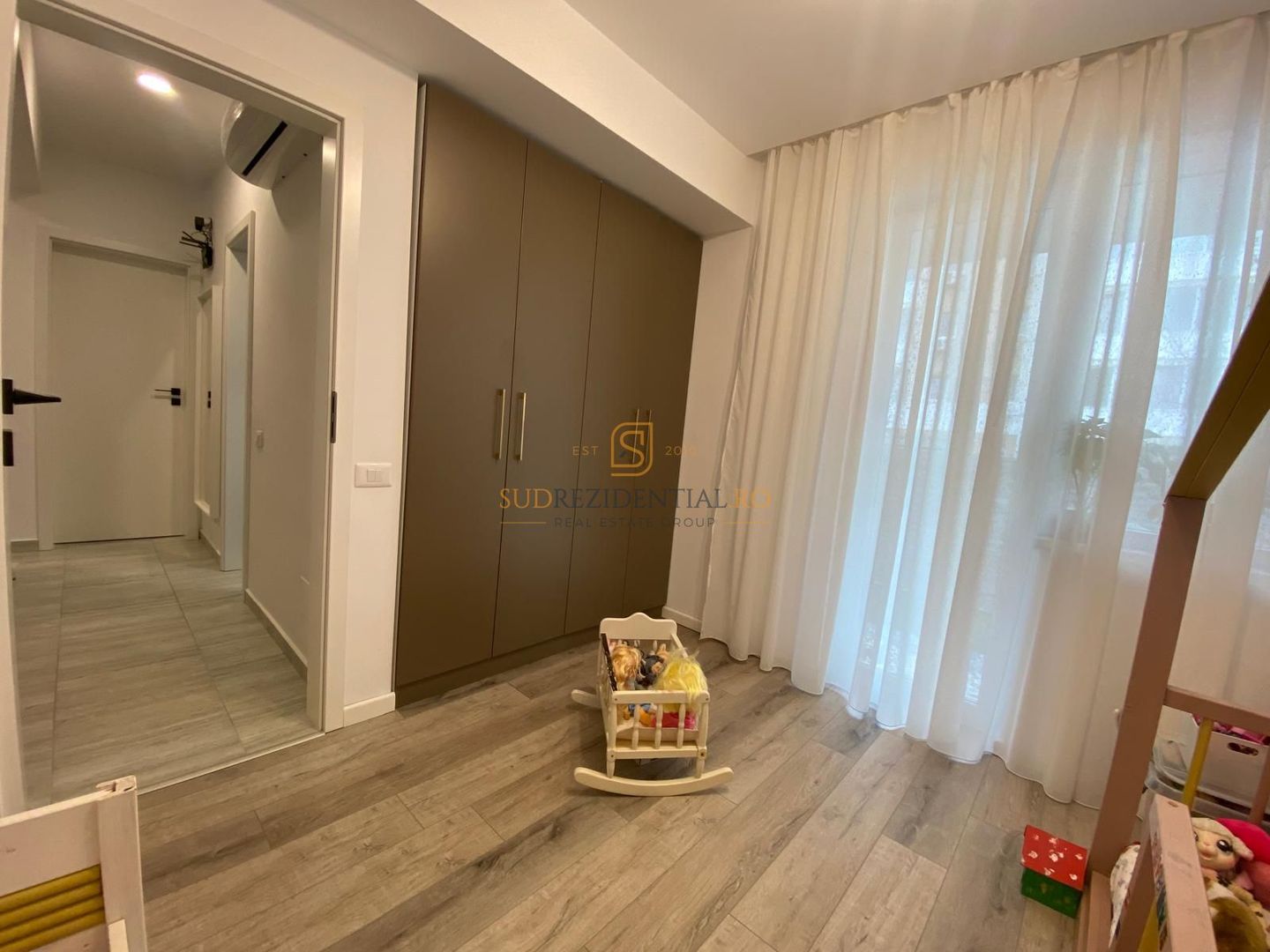 Apartament cu 3 camere, gata de mutare, imobil nou cu curte - Poză 12