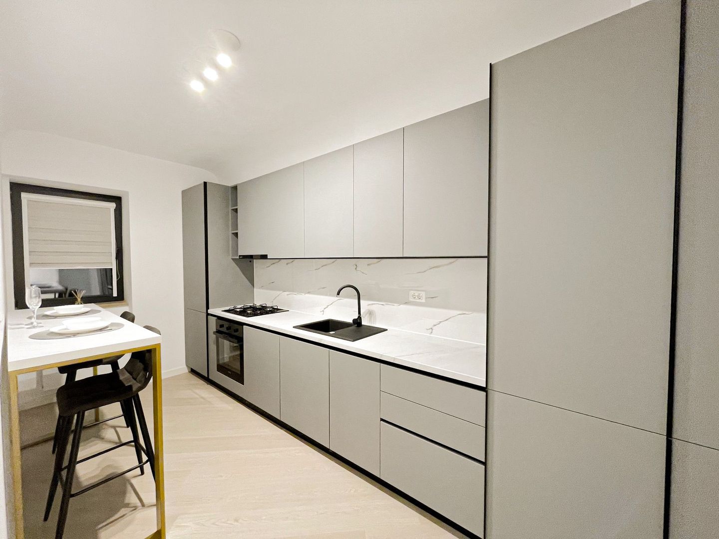 De închiriat studio complet mobilat - Dressing Walk In– Cortina North - Poză 9