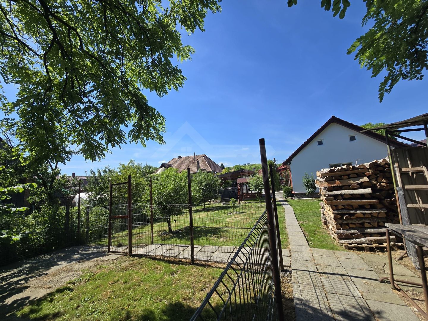 Casa in Livezeni , 140  mp utili , in centrul localitatii . - Poză 2