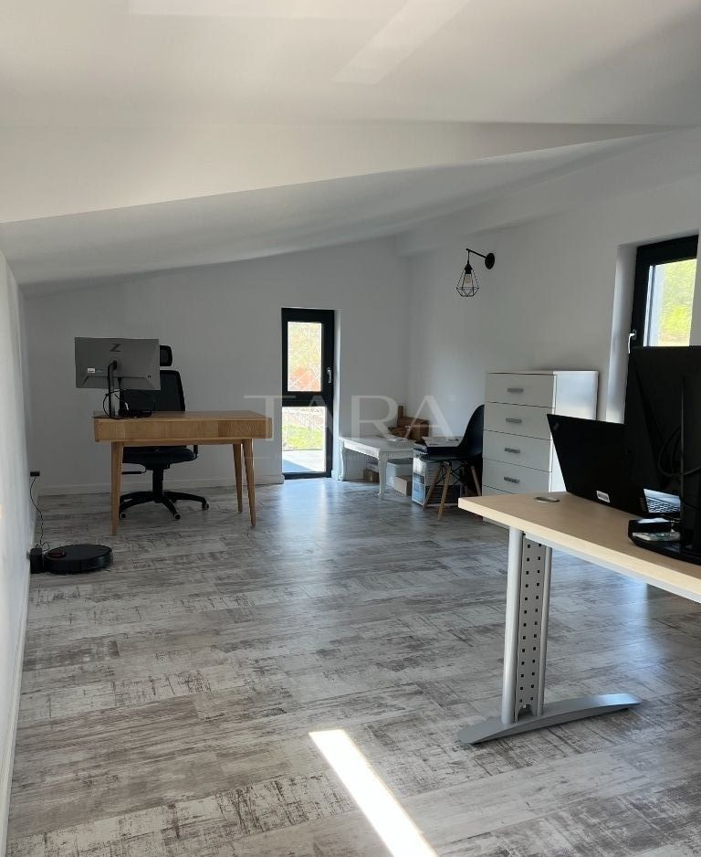 Casă deosebită, mobilată complet, liniște și acces rapid la oraș - Poză 8