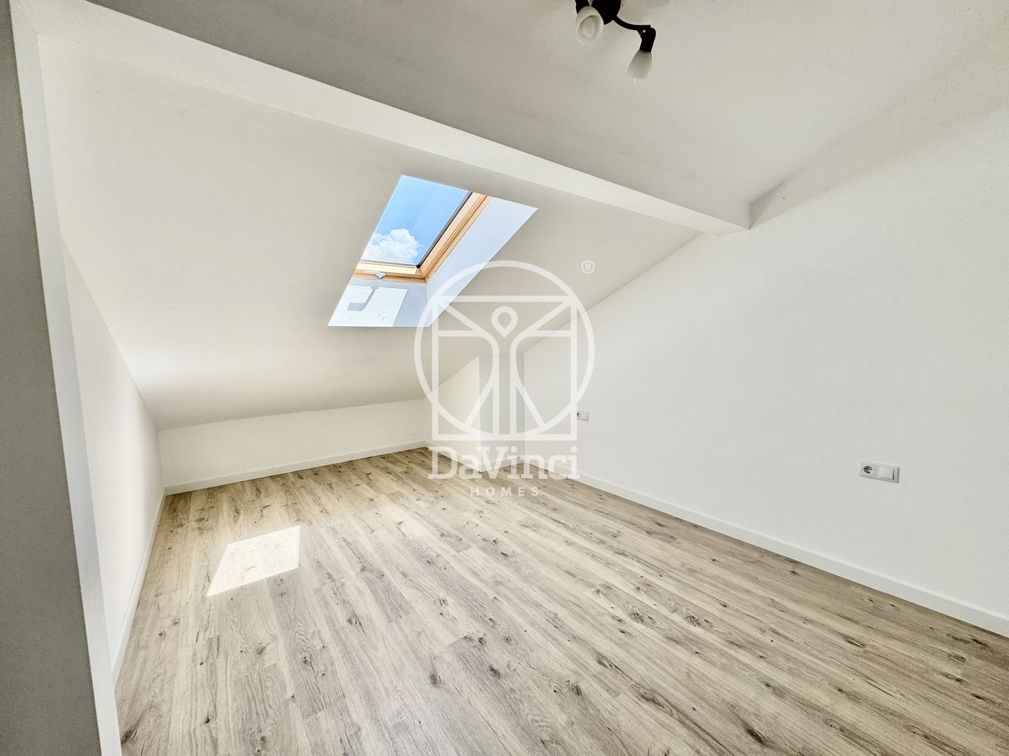 Penthouse 5 camere - 3 bai, terasa, intabulat  (91Q-Mo-ap.7) - Poză 14