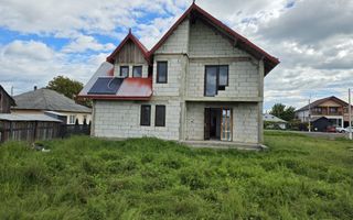 Casa la rosu Boroaia-Suceava - Poză 2