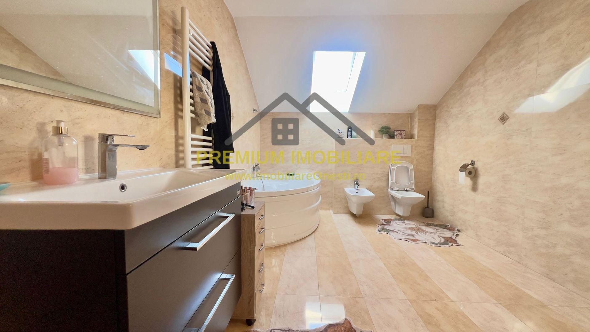 Vilă P+M cu teren de 4.200 mp + Garaj - Onești - Poză 29