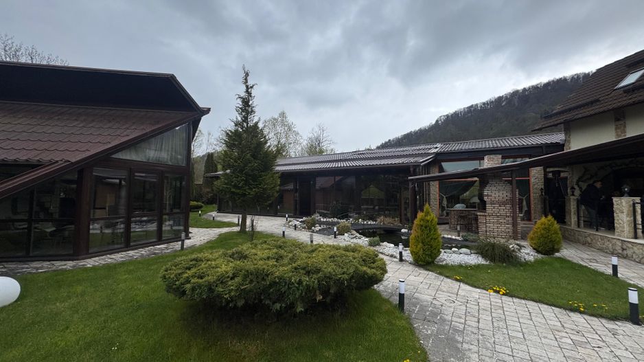 Pensiune deosebită în Bran || priveliște panoramică, facilitati premium - Poză 40