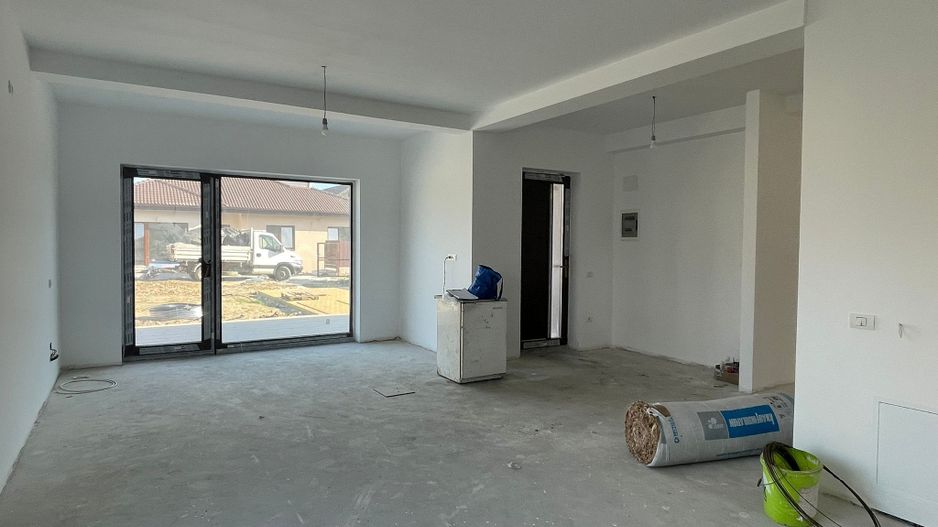 Duplex pe parter 4 camere - Mosnita Noua - Poză 3