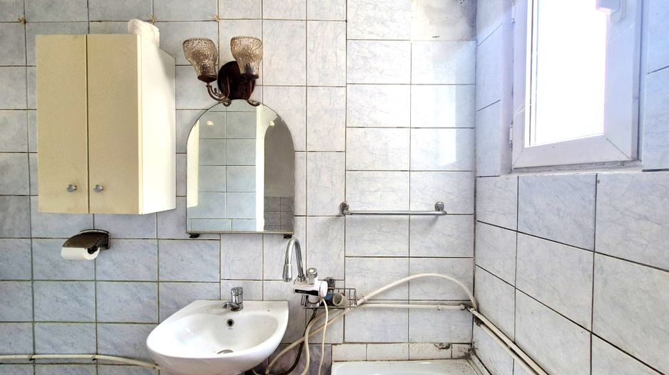 Casa de vanzare pretabila locuinta sau afacere | 13 Septembrie - Poză 14