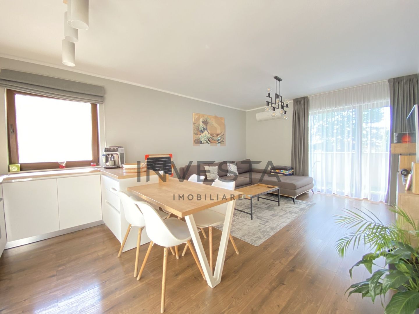 Apartament cu 3 camere si terasa, ansamblul Luminia, Europa - Poză 2