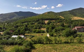 Teren în Tocile cu priveliște către munte - Poză 1