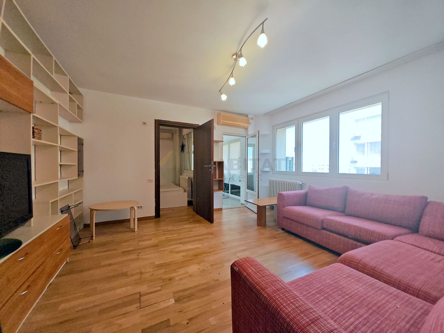 Apartament cu trei camere in inima cartierului Titan - Poză 10